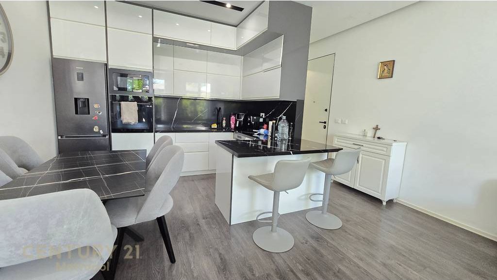 Apartment 2+1+2+yard+ 2 Garages for rent, Forest Residence - Dry Lake!