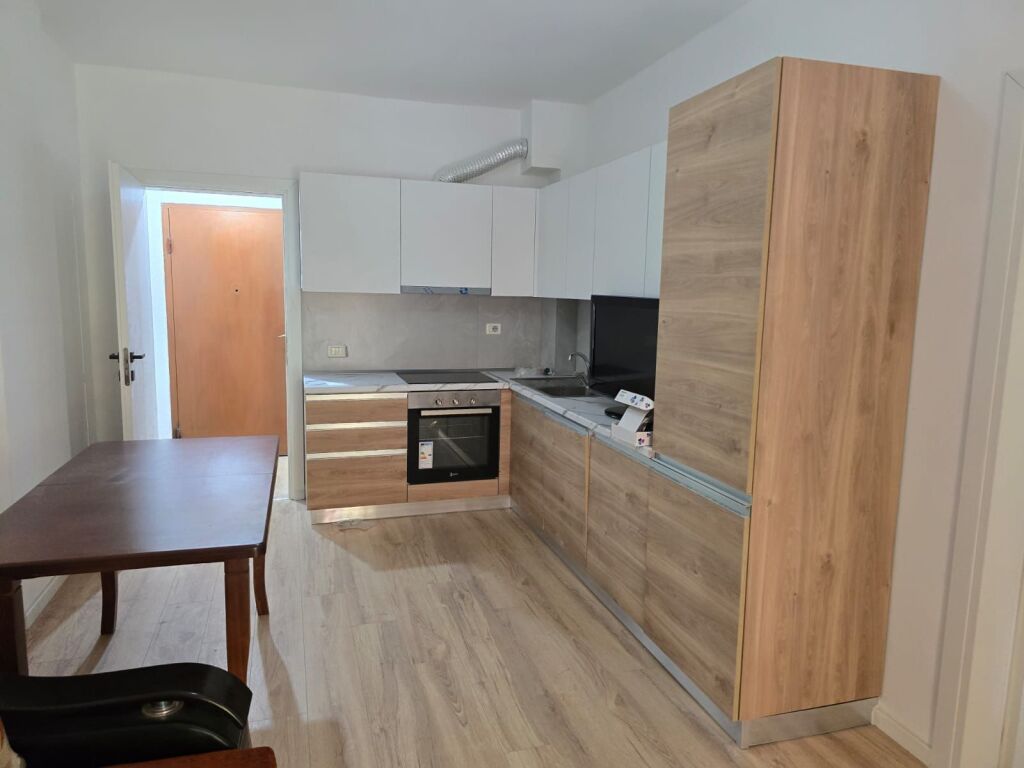 Affittasi appartamento 2+1 a 5 maj / vicino a Concord Center