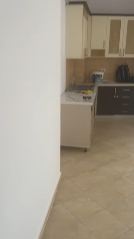 Apartament 3+1 per qera prane Restorant Freskut  !