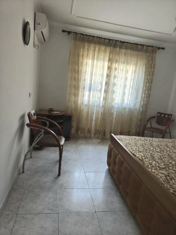 Apartament me qera 1+1- 📍Bulevardi Bajram Curri, prane Pallati me Shigjeta 350 mije leke