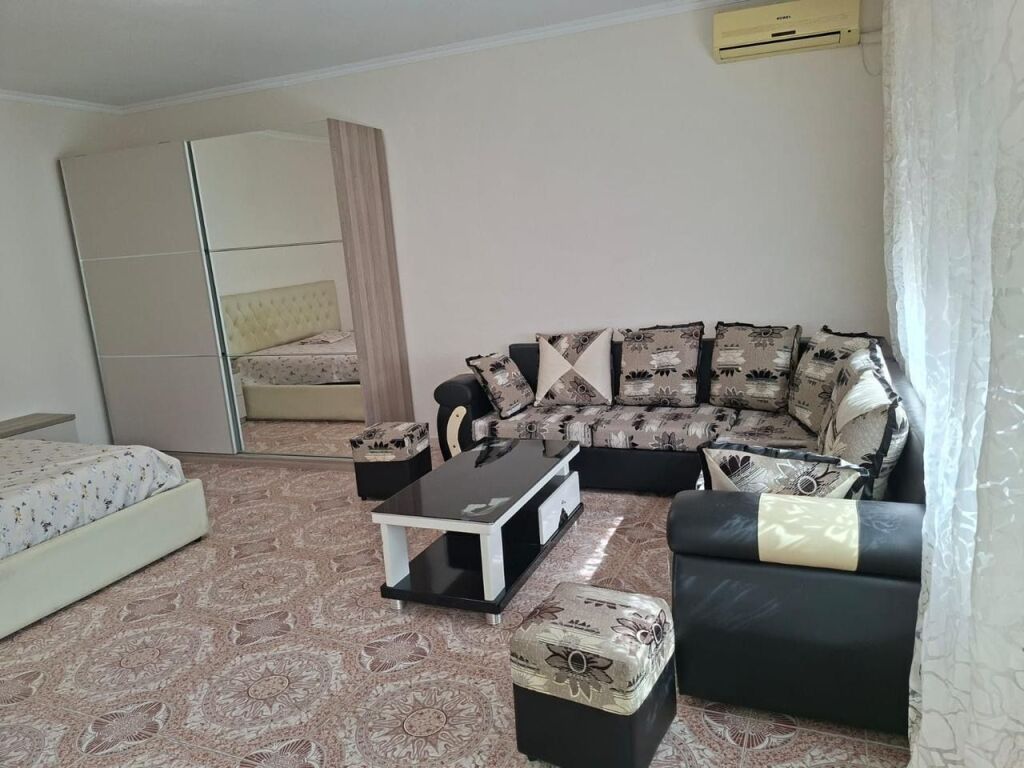 Apartament 1+1, Farmacia 10!