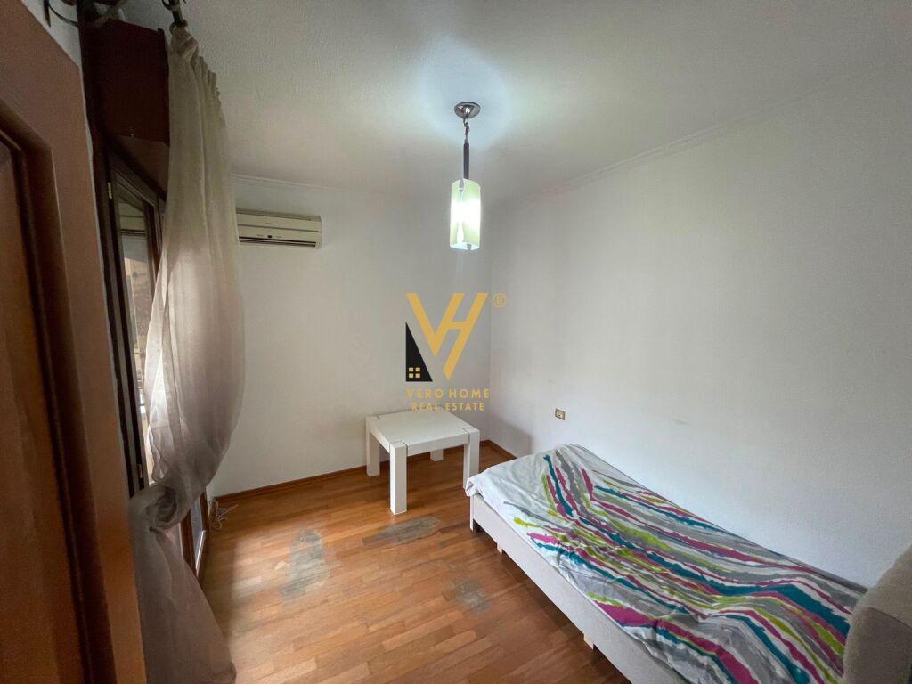 JEPET APARTAMENT 3+1+2+BLK ME QERA TEK KOMUNA E PARISIT 1.100 EURO