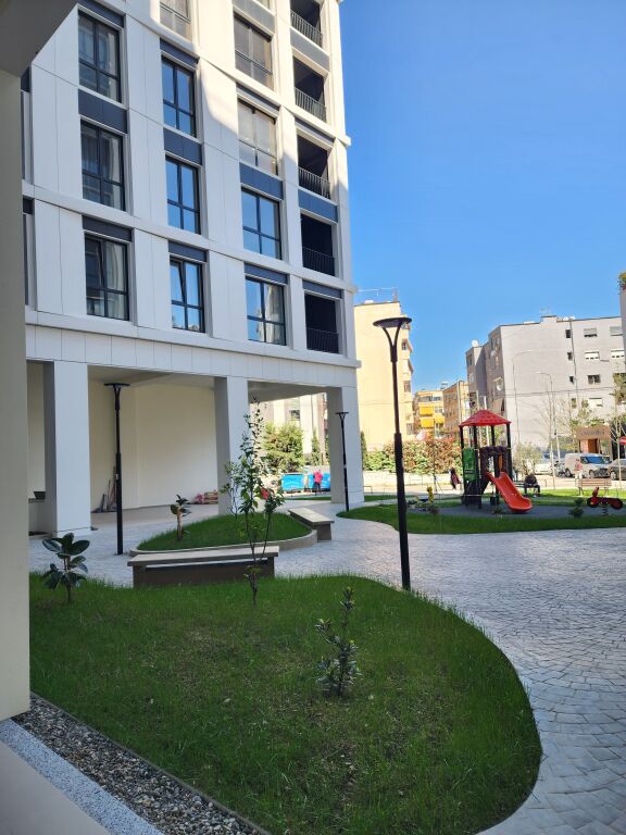 ● UFFICIO DI LUSSO: 89,1 m² – 1° Piano Tecnico (📍KOMUNA E PARISIT – White Cloud Residence) | 3 Ambienti di Lavoro 🌐 | Aria Condizionata CHILLER ✅️ | Prezzo: 120.000 Lek NETTI/Mese 🔥