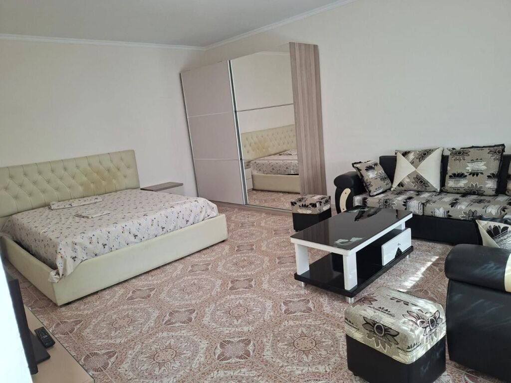 Apartament 1+1, Farmacia 10!