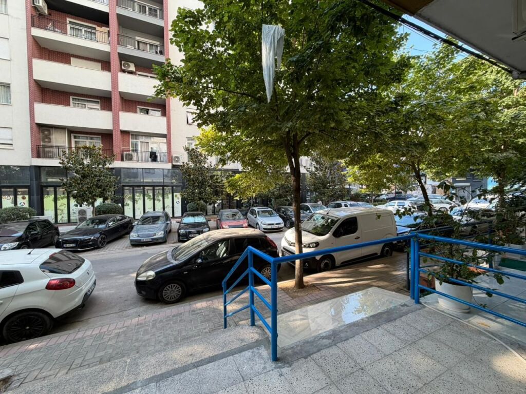 Ambient biznesi per shitje tek Concord Center tek Rruga 5-Maji.