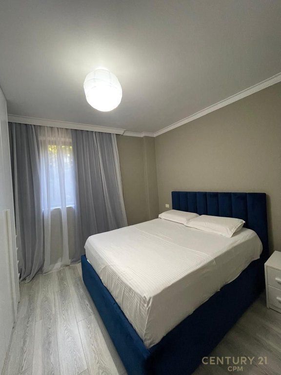 TEK XHAMIA E KOPSHTIT BOTANIK JAPIM ME QIRA APARTAMENT 1+1+POST PARKIMI