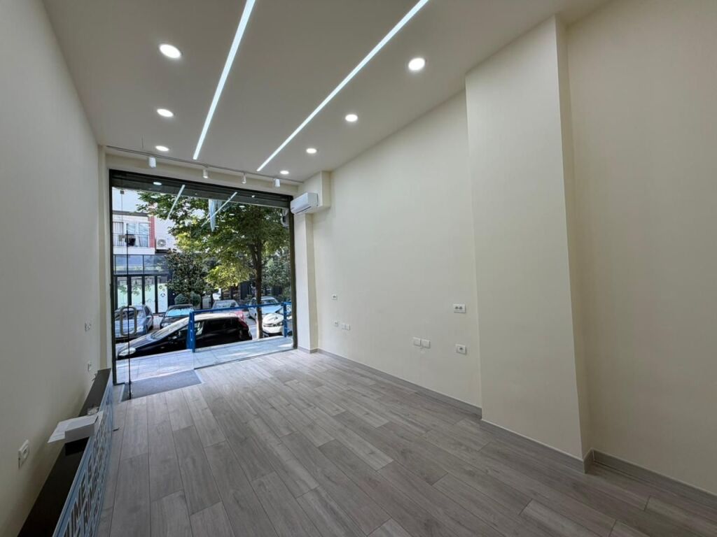 Ambient biznesi per shitje tek Concord Center tek Rruga 5-Maji.