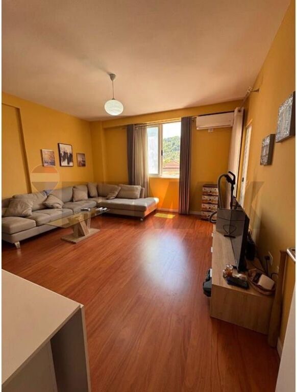 Apartament me Qira 1+1 – Pallatet Çabej