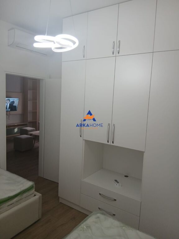 JEPET APARTAMENT 2+1 ME QERA "NE SAUK" 50.000 LEKE
