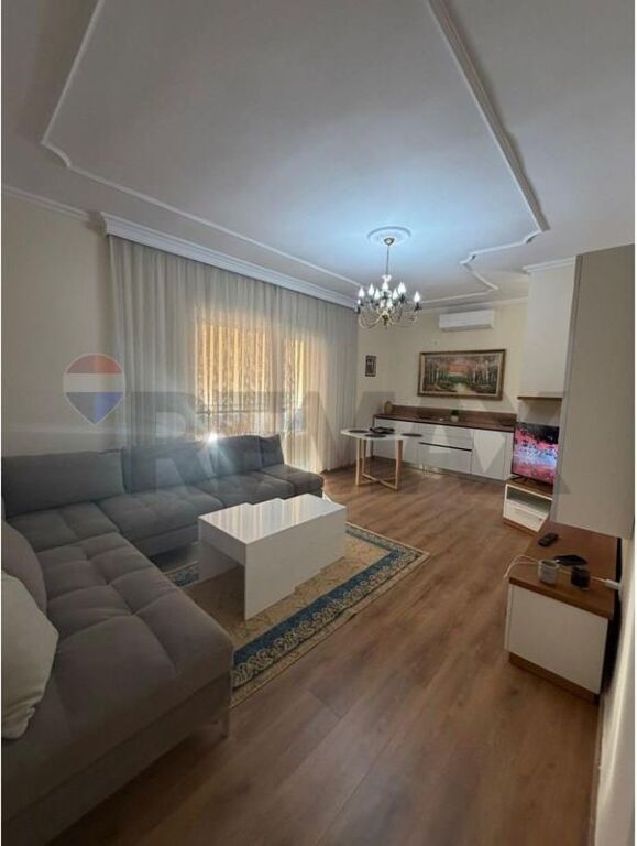 Apartment 2+1+2 parking spaces for rent at Pazari i Ri.