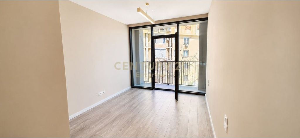 Lake View - Jepet 2+1+2 E Investuar At Lake View 102m2
