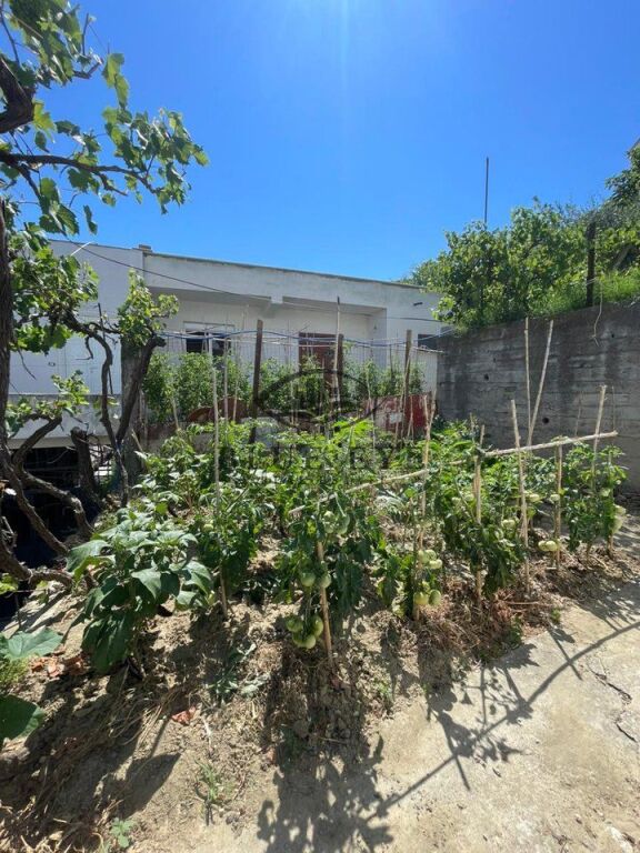 Vilë dy kateshe për Shitje në Durrës, ish fabrika e tullave