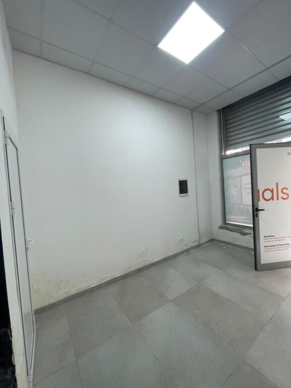 Ambjent Biznesi Me Qira Prane Pallatit te Sporteve, Durrës