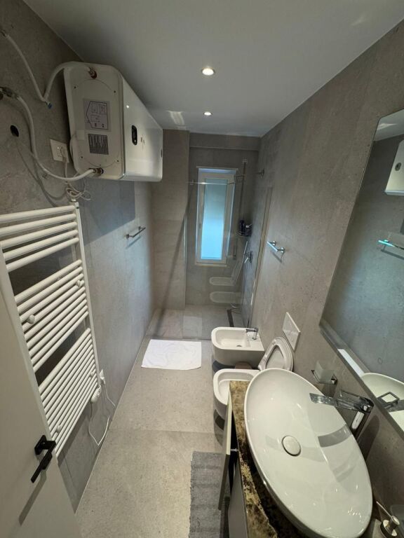 Jepet me Qira Apartament 2+1+2 – Liqeni i Thatë (Pranë Radisson)