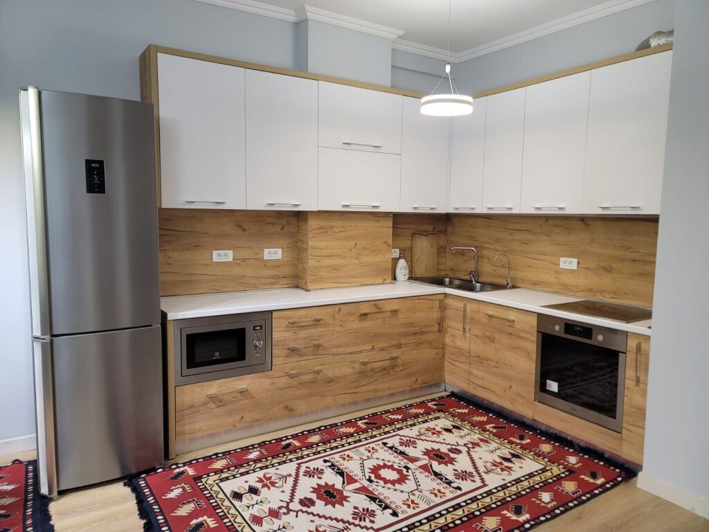 🏢Nella zona di 5 Maj, Via Abdyl Pajo, si affitta appartamento 2+1+2 arredato 600Euro    