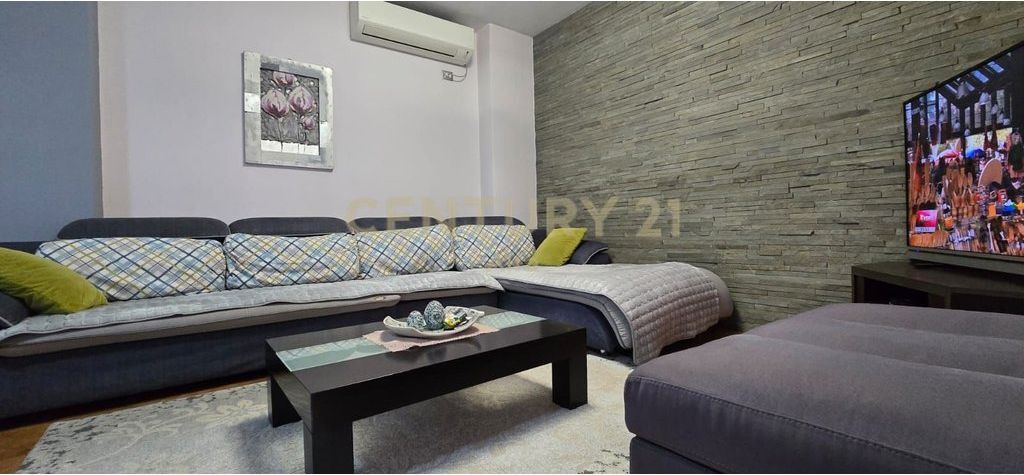 SHITET APARTAMENT 3+1 PËRBALLË DELIJORGJIT + 2 POSTE PARKIMI