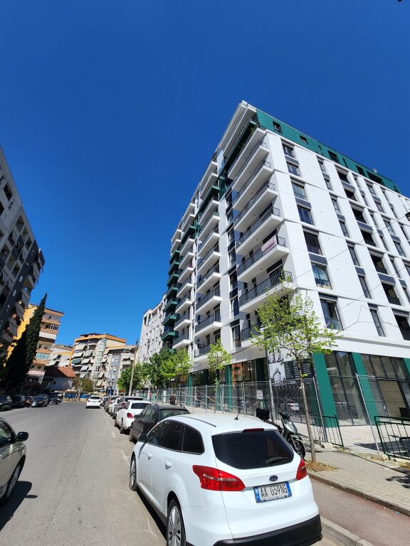 ● UFFICIO DI LUSSO: 89,1 m² – 1° Piano Tecnico (📍KOMUNA E PARISIT – White Cloud Residence) | 3 Ambienti di Lavoro 🌐 | Aria Condizionata CHILLER ✅️ | Prezzo: 120.000 Lek NETTI/Mese 🔥
