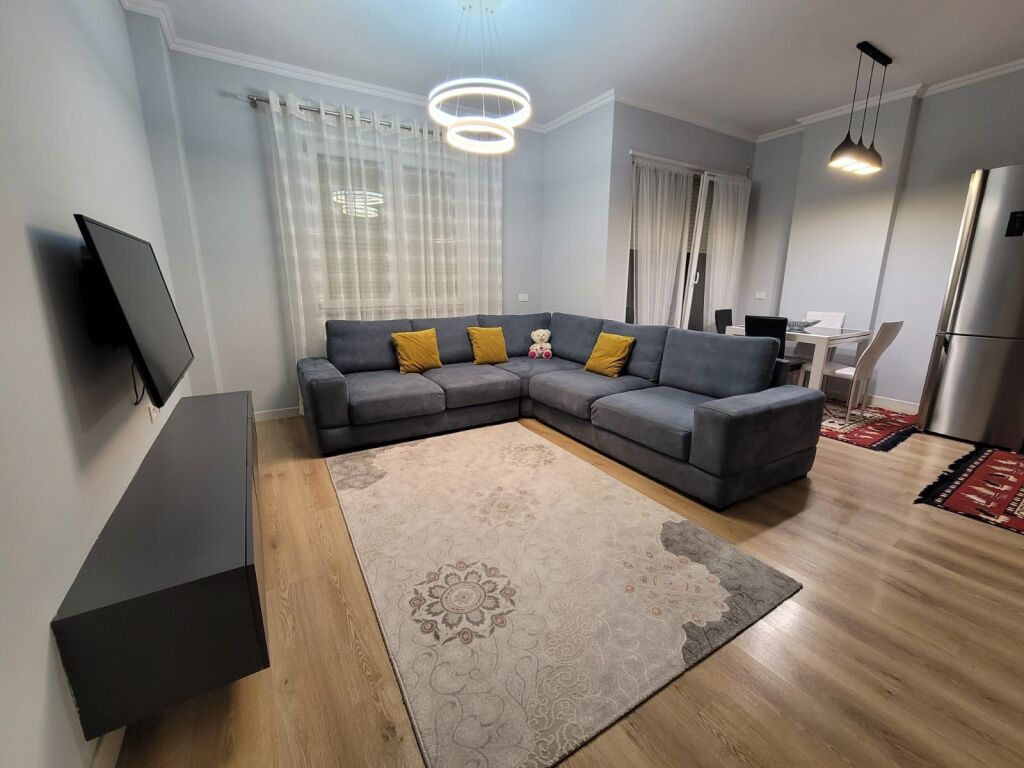 🏢Nella zona di 5 Maj, Via Abdyl Pajo, si affitta appartamento 2+1+2 arredato 600Euro    