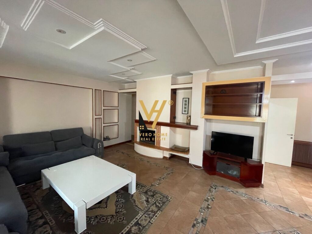 JEPET APARTAMENT 3+1+2+BLK ME QERA TEK KOMUNA E PARISIT 1.100 EURO