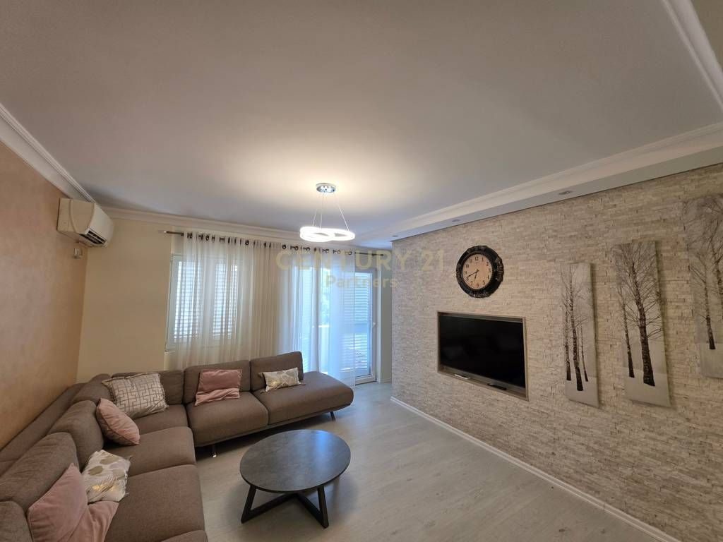 Apartament 3+1+2 Me Qira në Porcelan,prane Universitetit Europian 650 € /Muaj
