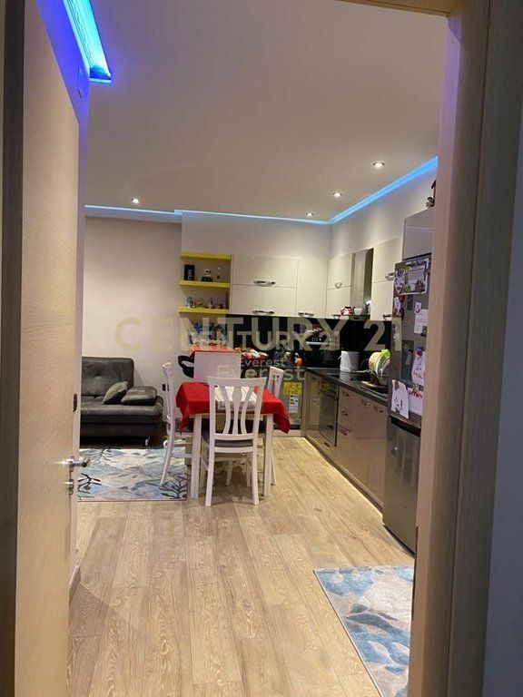 MISTO MAME, APARTAMENT 2+1 PER QIRA