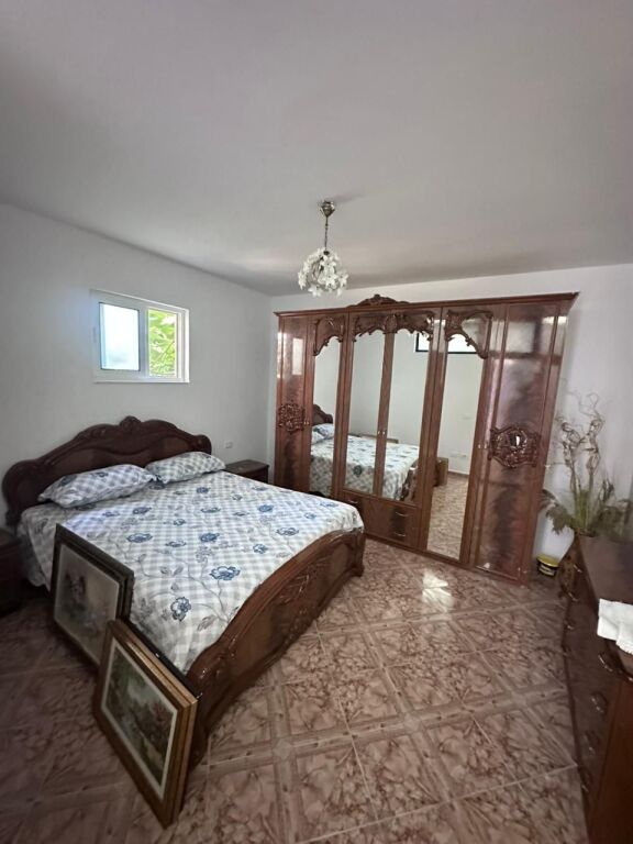 JEPET ME QERA APARTAMENT 2+1, PRANE GJYKATES, DURRES.