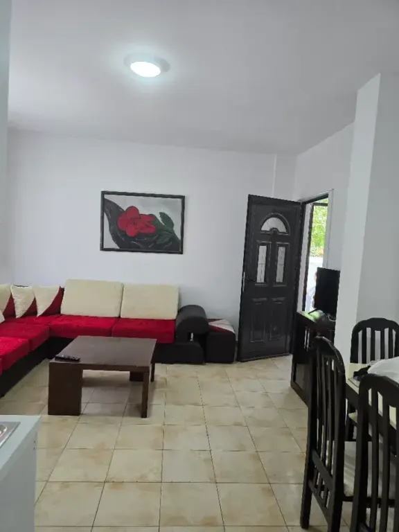 Qera | Shtëpi private 1 + 1 | Rruga 5 Maji | 300 €/muaj