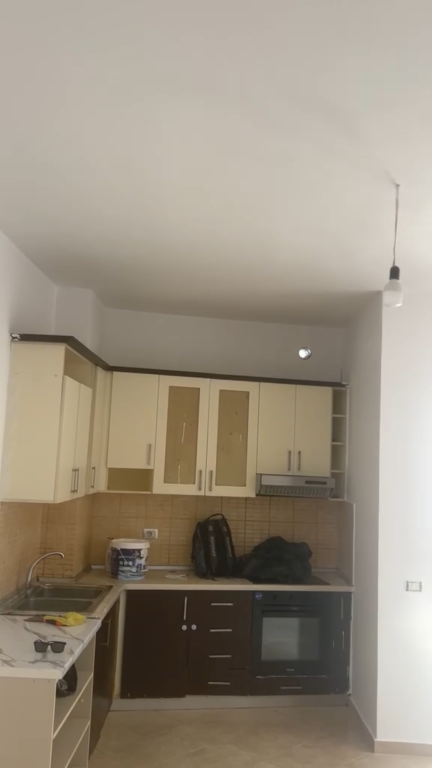 Apartament 3+1 per qera prane Restorant Freskut  !