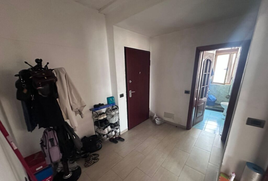 Affittasi Appartamento 1+1 nella zona di Zogu te Zi, via Hysni Gerbolli vicino a Kryqi i Kuq 420 mila lek vecchi