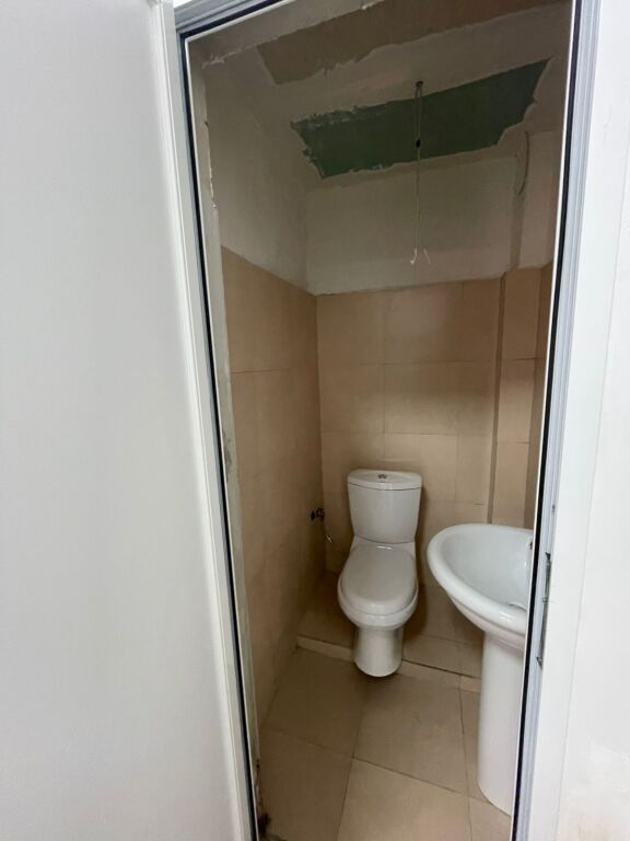 Ambjent Biznesi Me Qira Prane Pallatit te Sporteve, Durrës