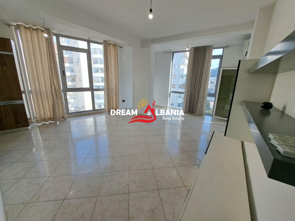 Appartamento in vendita 2+1+2WC, Comune di Parigi, Complesso KIKA 2 (ID 51210002)
