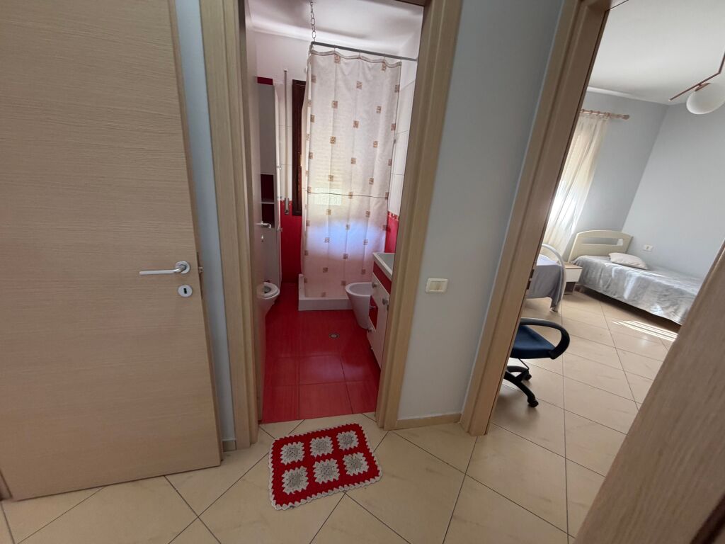 2+1, con parcheggio giardino botanico, 600 euro
