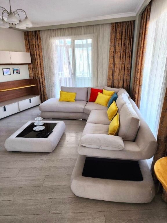 Apartament me Ballkon Panoramik pranë Durrës Marina