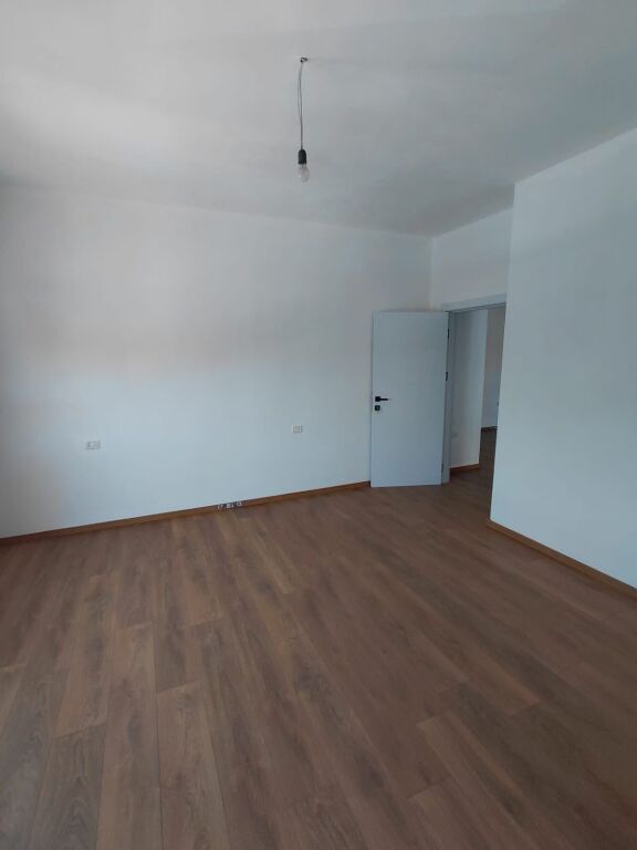 🏡 Apartament 2+1 me Qira në Golem