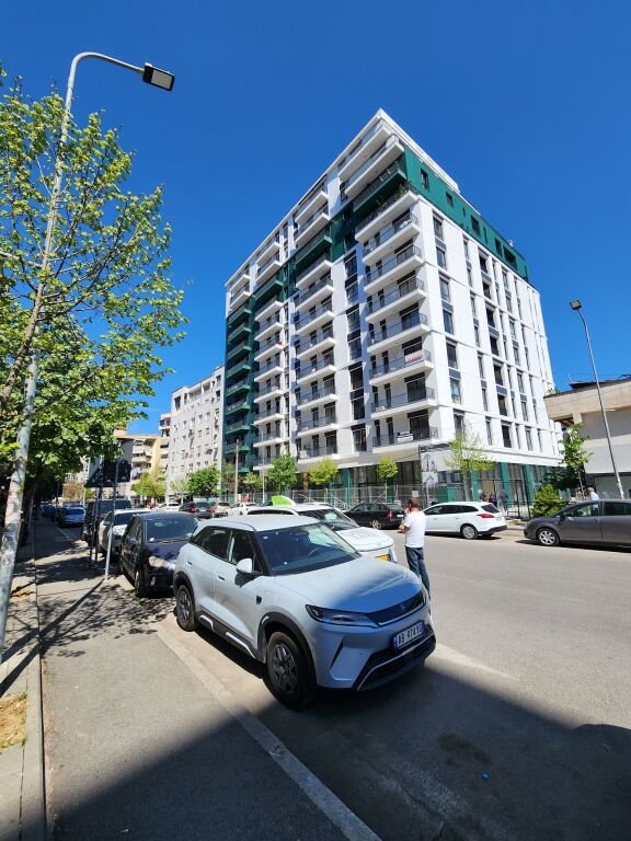 ● UFFICIO DI LUSSO: 89,1 m² – 1° Piano Tecnico (📍KOMUNA E PARISIT – White Cloud Residence) | 3 Ambienti di Lavoro 🌐 | Aria Condizionata CHILLER ✅️ | Prezzo: 120.000 Lek NETTI/Mese 🔥
