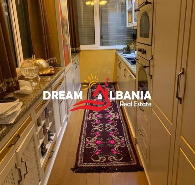 Super apartment 2+1+2 garages and a parking space for sale in Kinostudio near the Ministry of Culture (Id 41211321)
