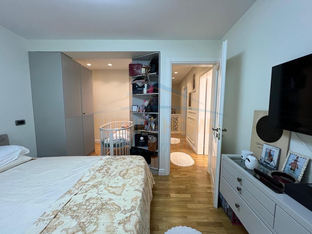 Shitet, Duplex 3+1+3+Verandë, Rezidenca Kodra e Diellit 2, Tiranë.
