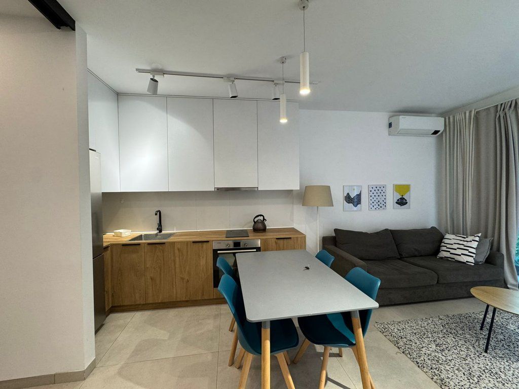 Scuola "Arben Broci" Appartamento in Affitto 1+1 - Myslym Shyri