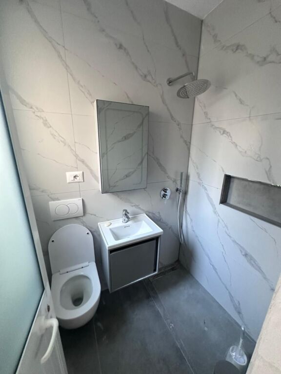 JEPET ME QERA APARTAMENT 2+1, PRANE GJYKATES, DURRES.