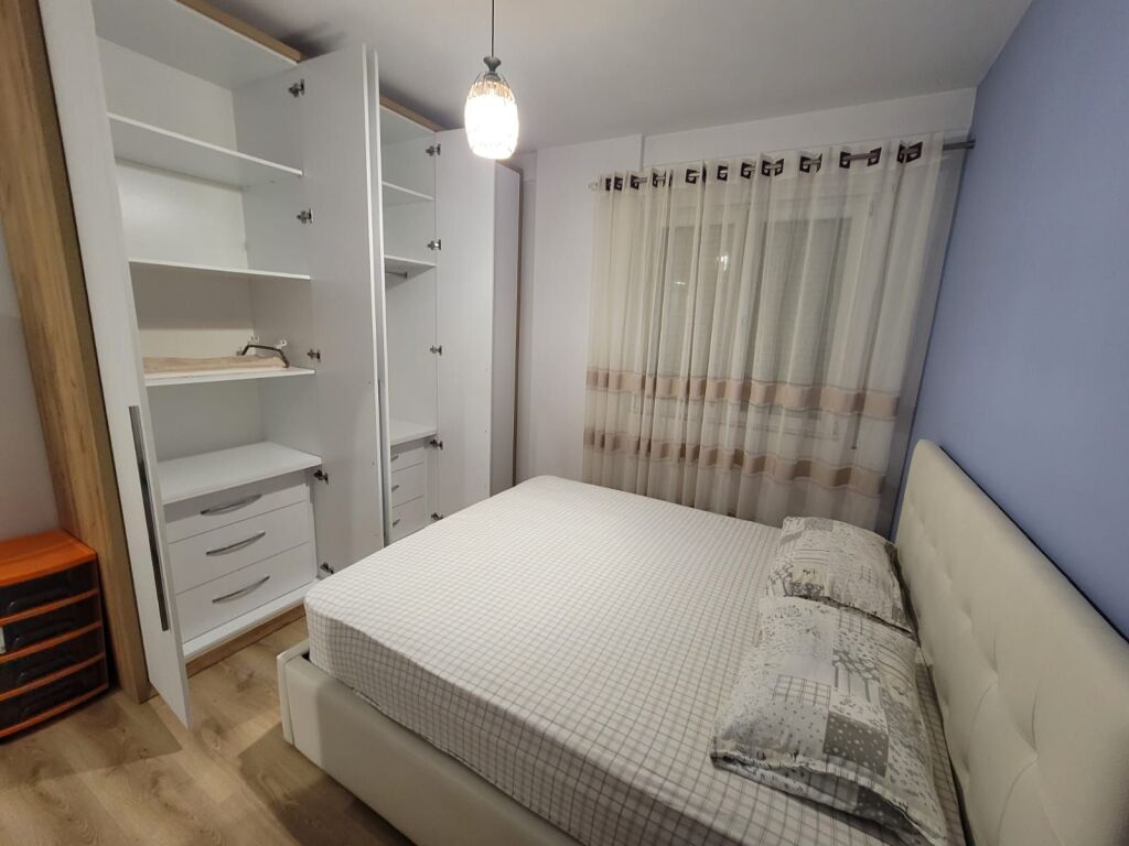 🏢Nella zona di 5 Maj, Via Abdyl Pajo, si affitta appartamento 2+1+2 arredato 600Euro    
