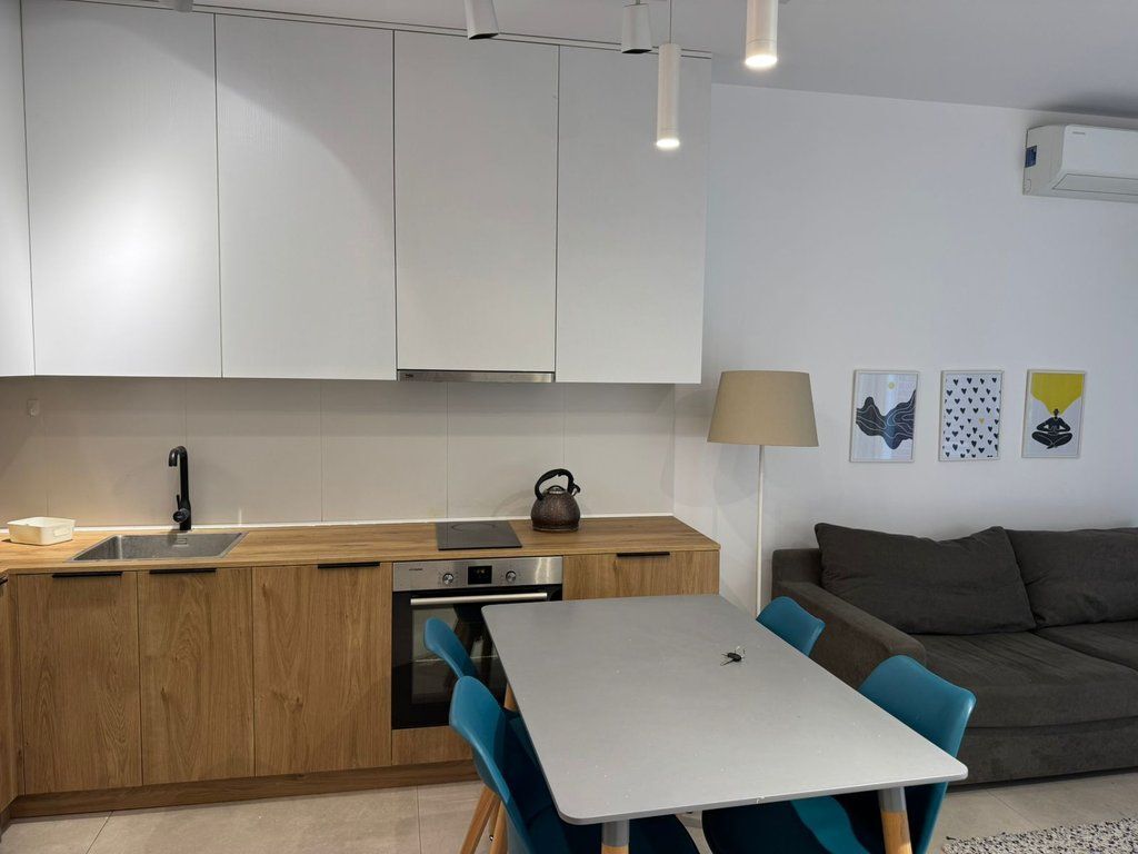 Scuola "Arben Broci" Appartamento in Affitto 1+1 - Myslym Shyri