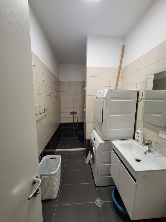 🏢Nella zona di 5 Maj, Via Abdyl Pajo, si affitta appartamento 2+1+2 arredato 600Euro    