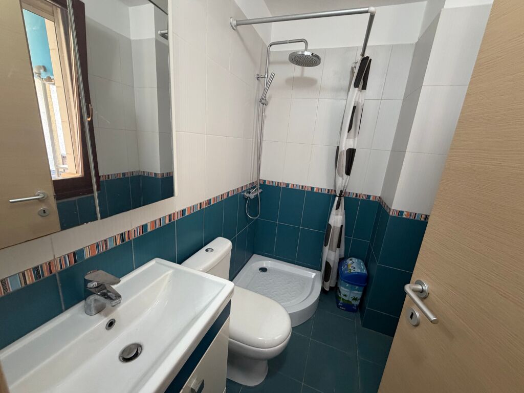 2+1, con parcheggio giardino botanico, 600 euro