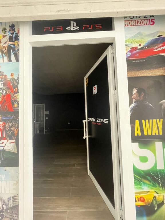 Ambjent biznesi me Qira prane Pallatit te Sporteve, Durrës
