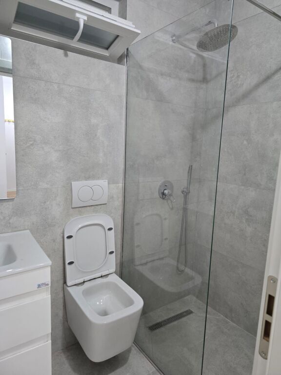 Affittasi appartamento 2+1 a 5 maj / vicino a Concord Center