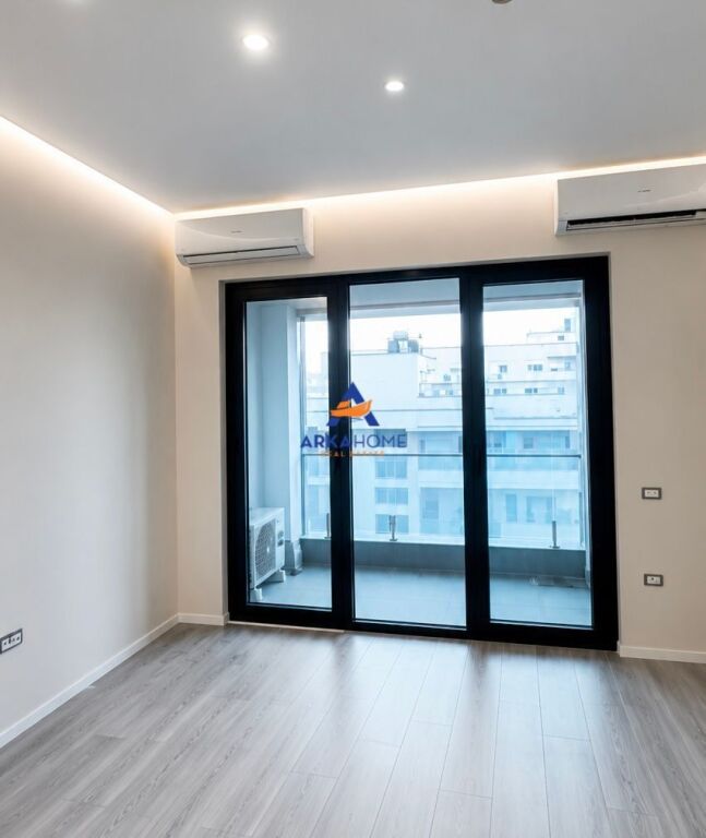 JEPET ZYRE ME QERA 130M2 "KOMPLEKSI SQUARE 21,RRUGA E KAVAJES" 1000 EURO