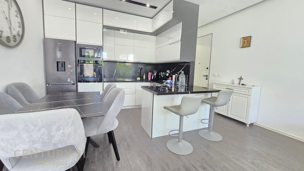 Apartment 2+1+2+yard+ 2 Garages for rent, Forest Residence - Dry Lake!