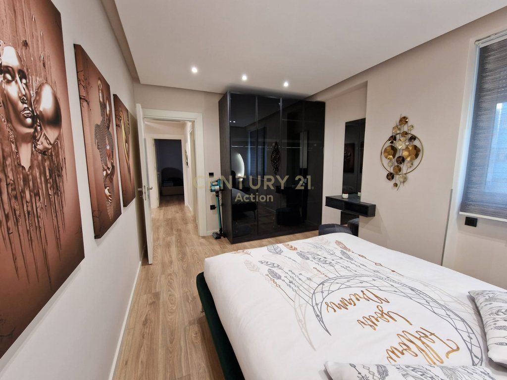 ISH EKSPOZITA, APARTAMENT LUKSOZ 2+1 ME QIRA!!