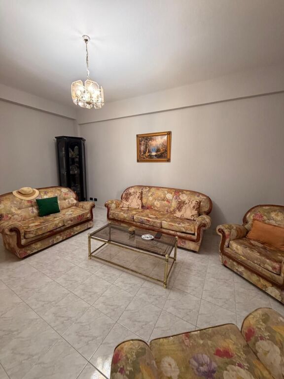 🏡 Apartament 2+2+2 me Qira – prane Kryqi i kuq Durres