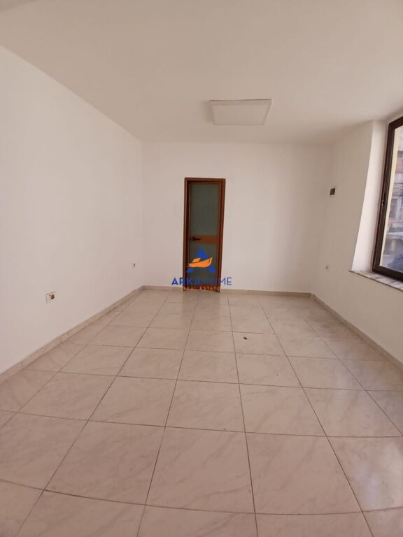 BUSINESS PREMISES FOR RENT 25M2 "FORTUZI STREET" 50,000 LEKE